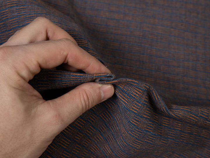 ฝ้าฝ้ายทอมือย้อมครามเข้มทอสลับฝ้ายกระตุยสีน้ำตาลธรรมชาติลายเกล็ดแลน