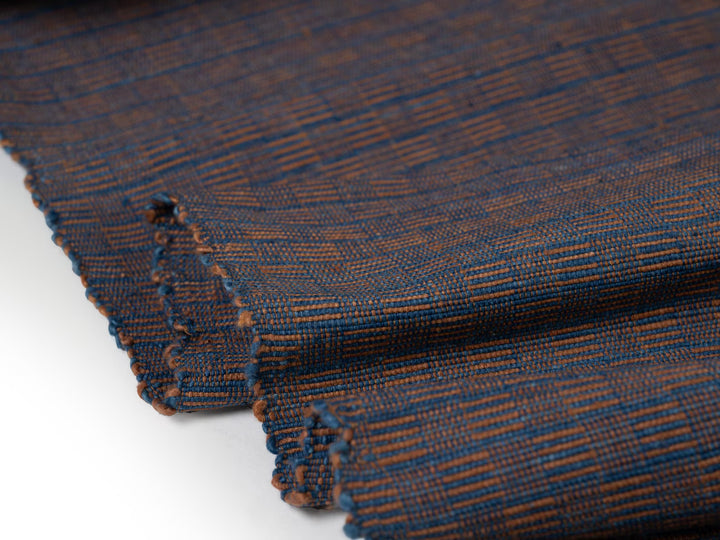 ฝ้าฝ้ายทอมือย้อมครามเข้มทอสลับฝ้ายกระตุยสีน้ำตาลธรรมชาติลายเกล็ดแลน