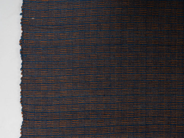 ฝ้าฝ้ายทอมือย้อมครามเข้มทอสลับฝ้ายกระตุยสีน้ำตาลธรรมชาติลายเกล็ดแลน